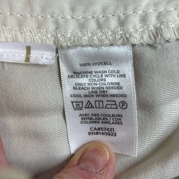 Loft, 100% Lyocel, drawstring waist shorts. Size S - Picture 6 of 9